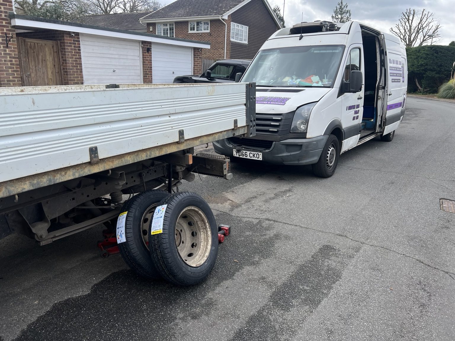 Mobile tyre fitting job beside commercial vehicle